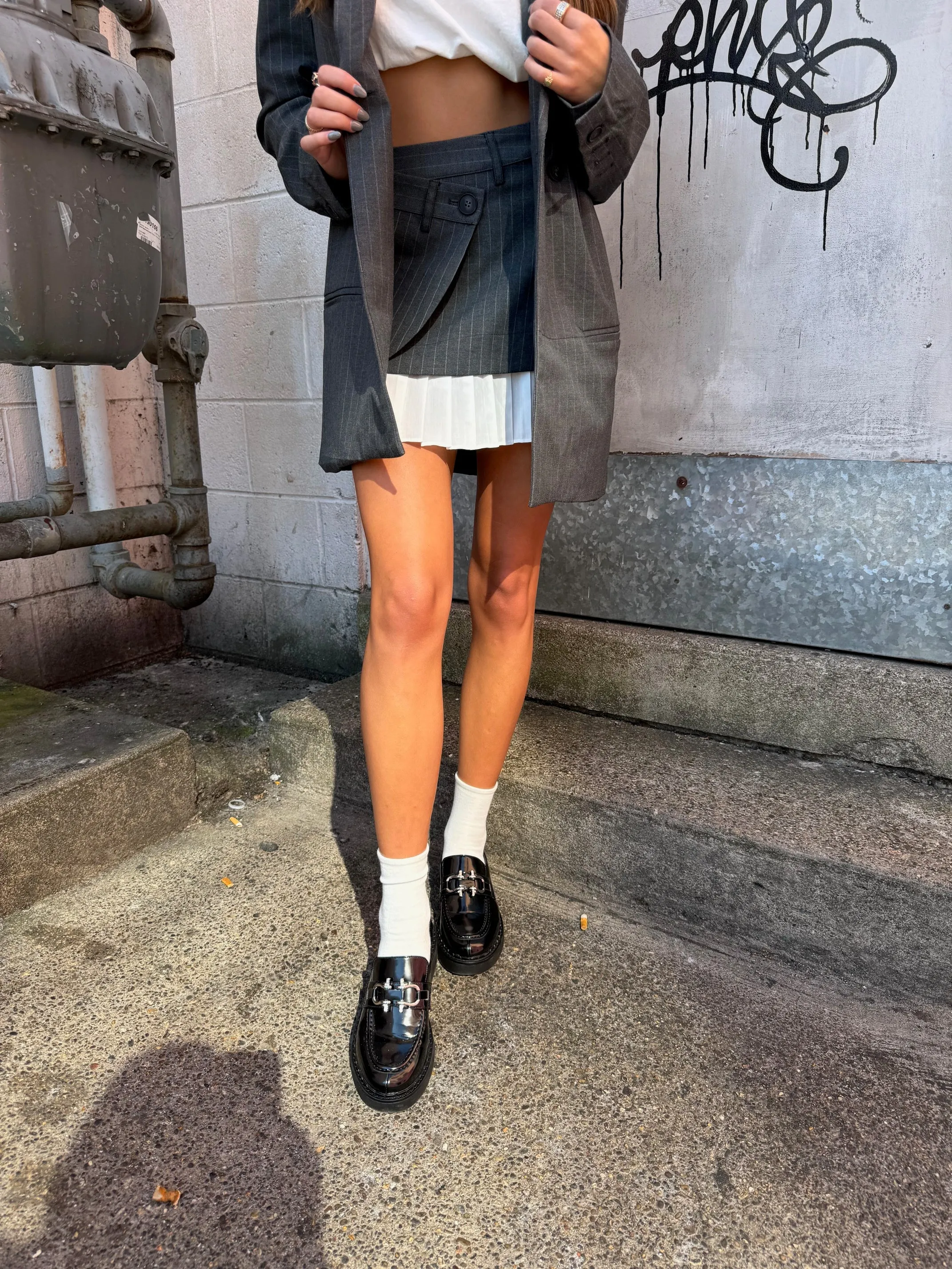 ABOVE AVERAGE PLEATED SKIRT