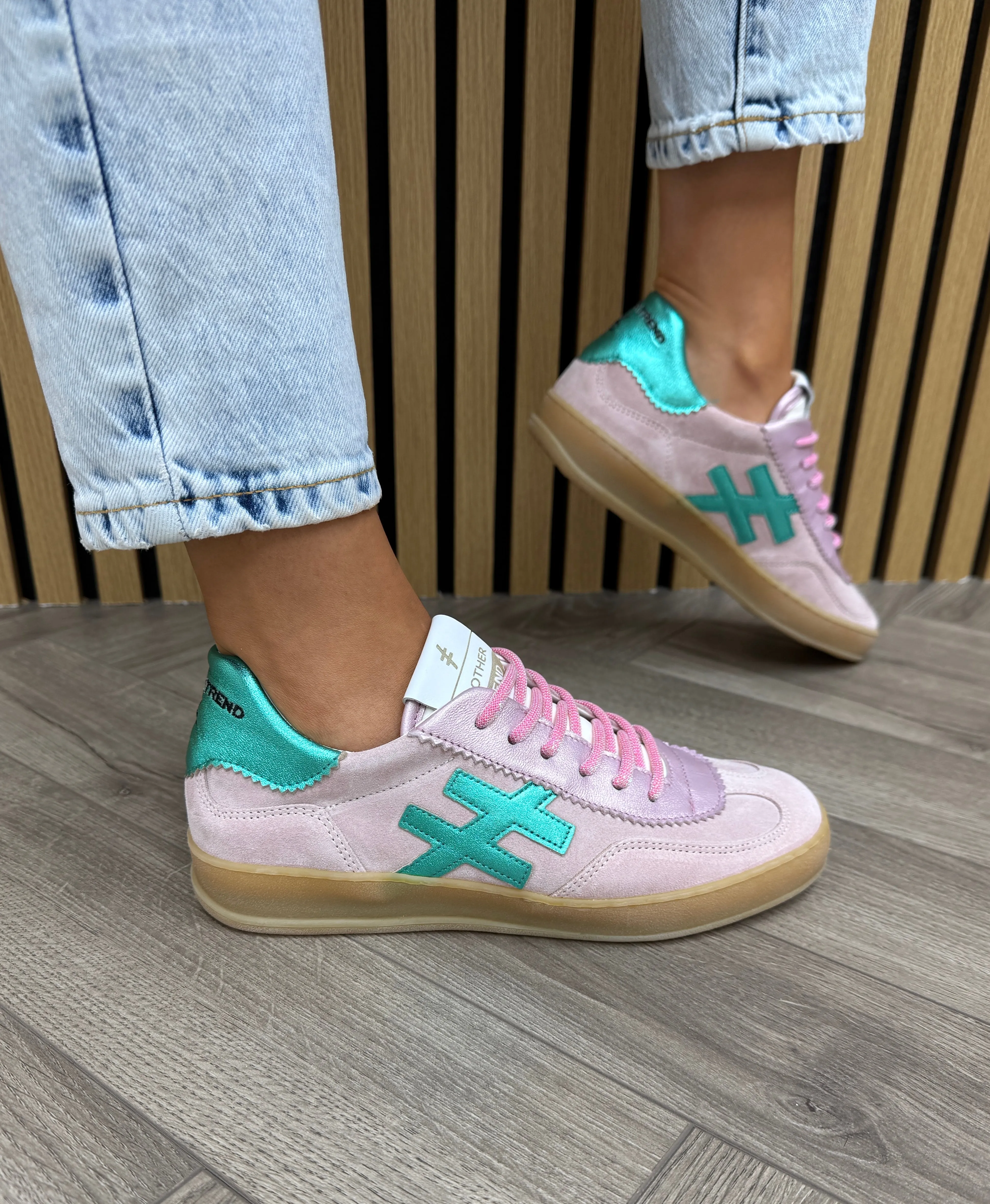 Another Trend (SS25) A032-11-66 Trainer With Gum Sole And Turquoise Metallic - Rose (A18)