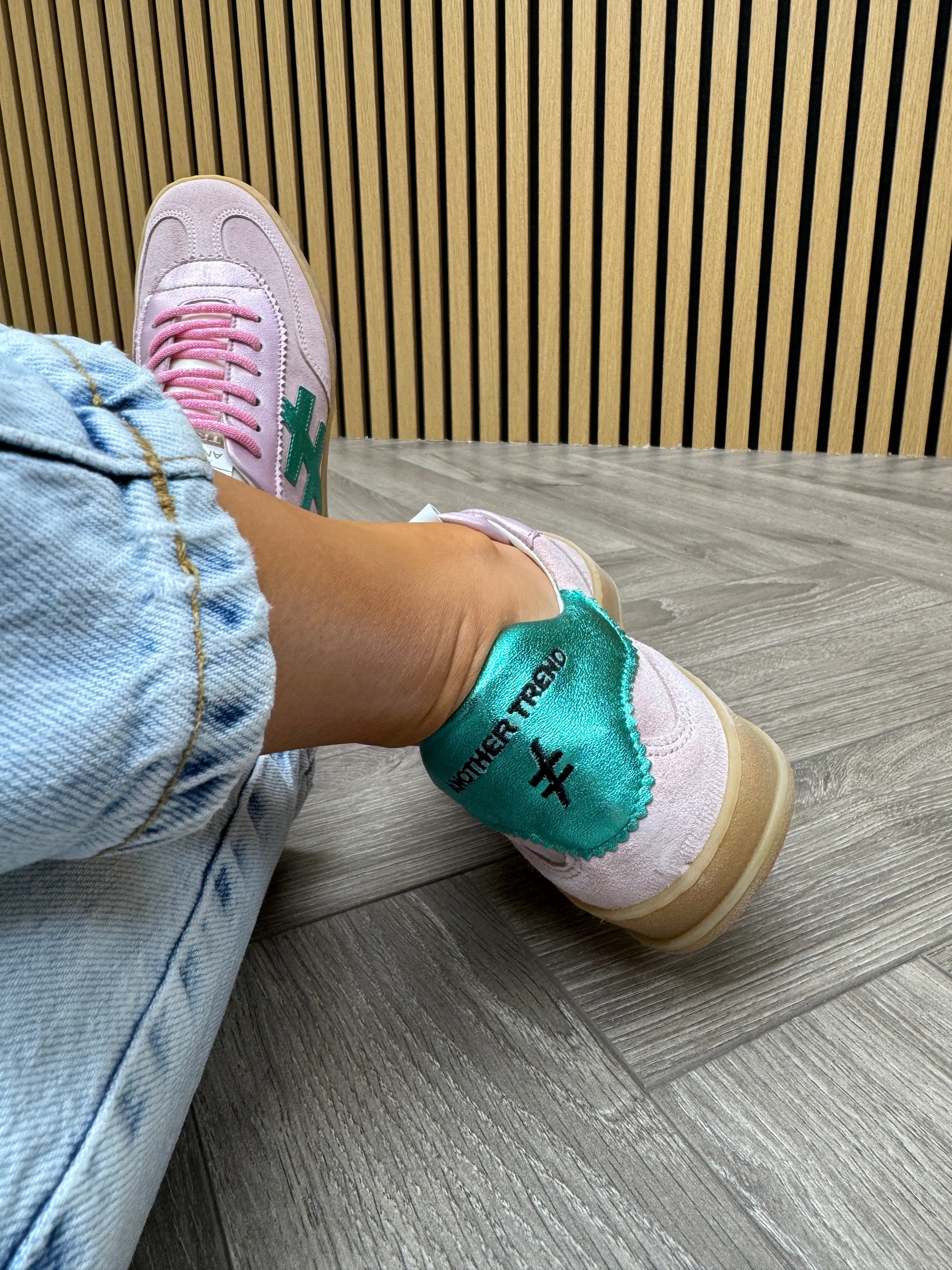 Another Trend (SS25) A032-11-66 Trainer With Gum Sole And Turquoise Metallic - Rose (A18)