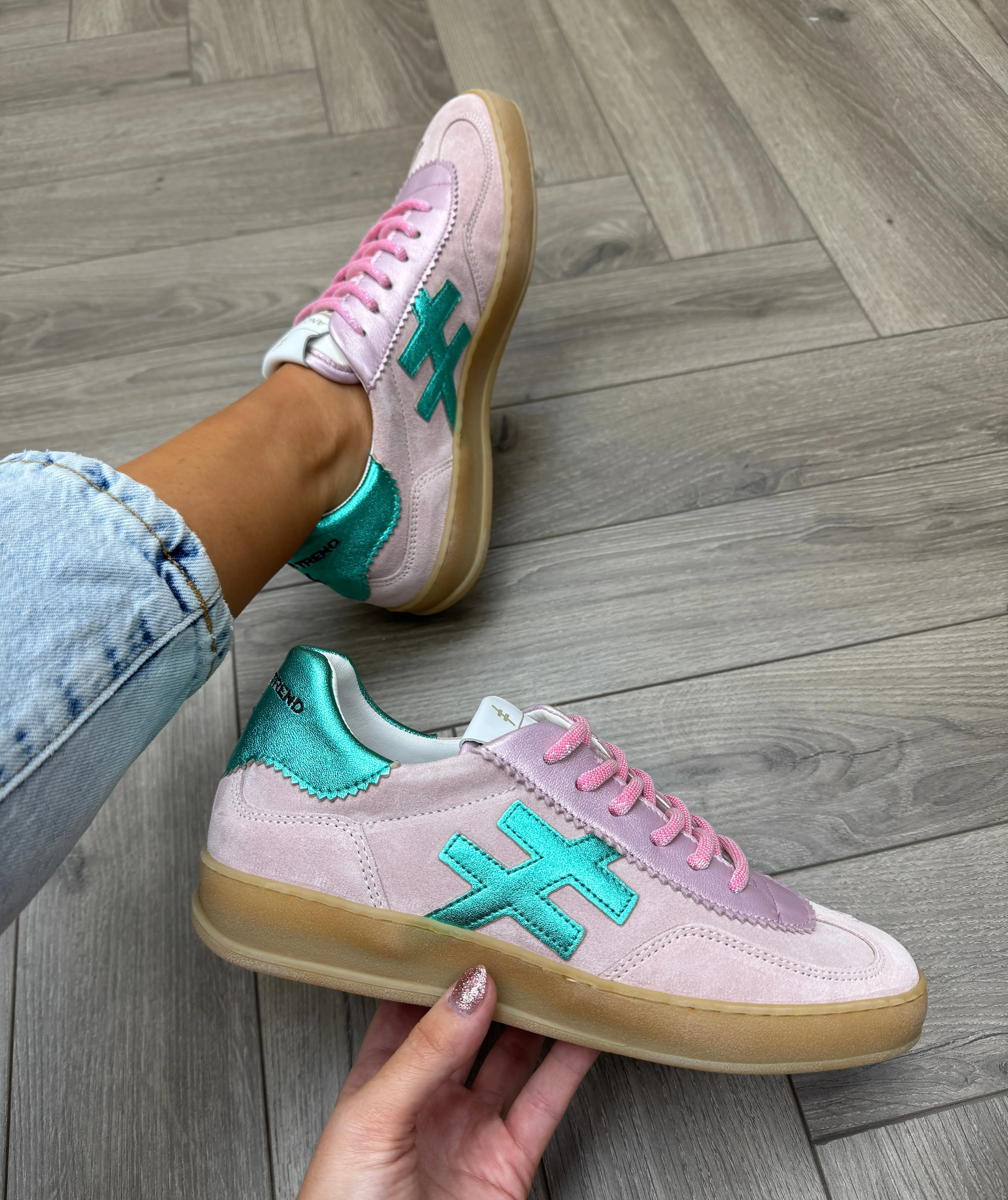 Another Trend (SS25) A032-11-66 Trainer With Gum Sole And Turquoise Metallic - Rose (A18)