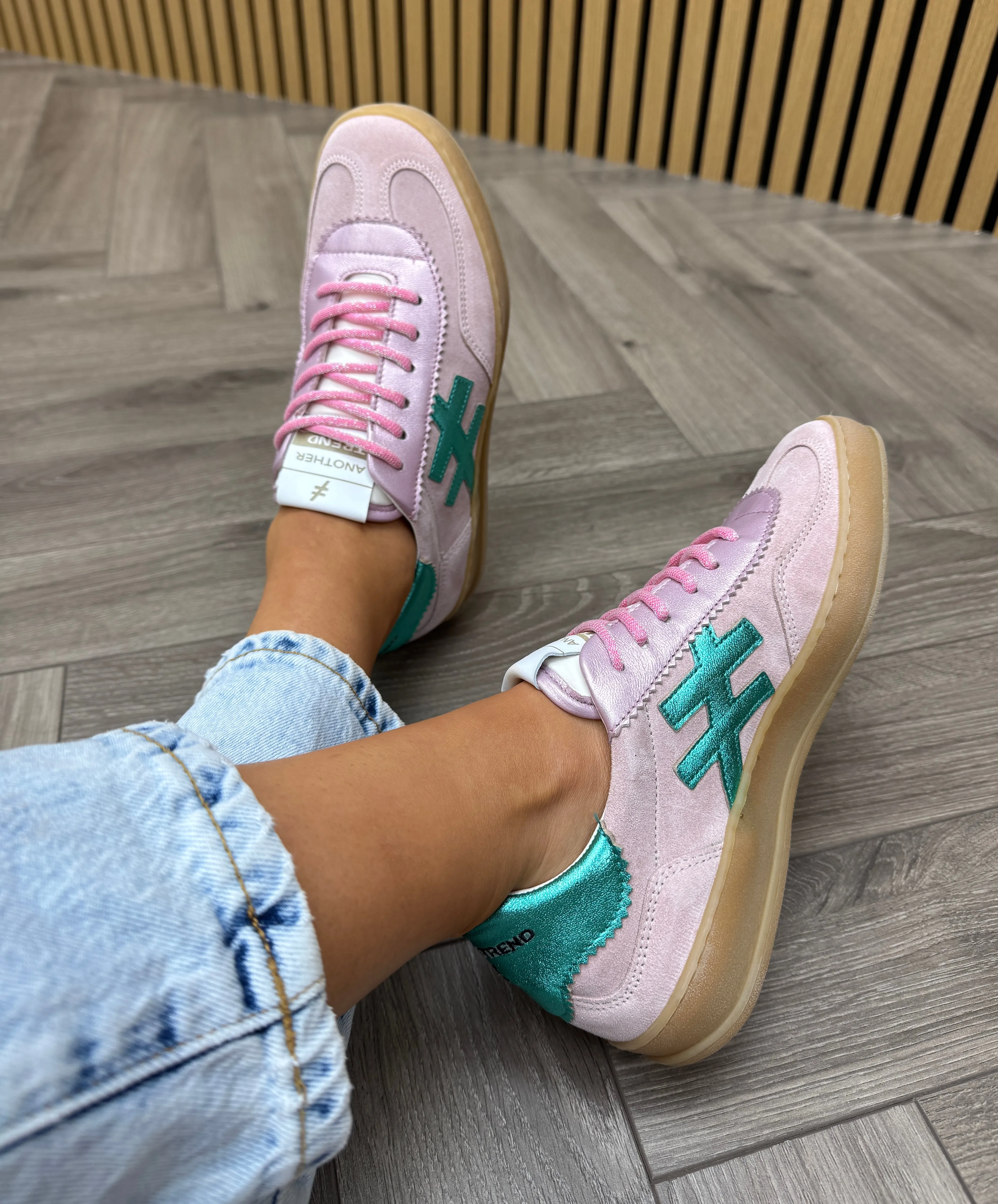 Another Trend (SS25) A032-11-66 Trainer With Gum Sole And Turquoise Metallic - Rose (A18)