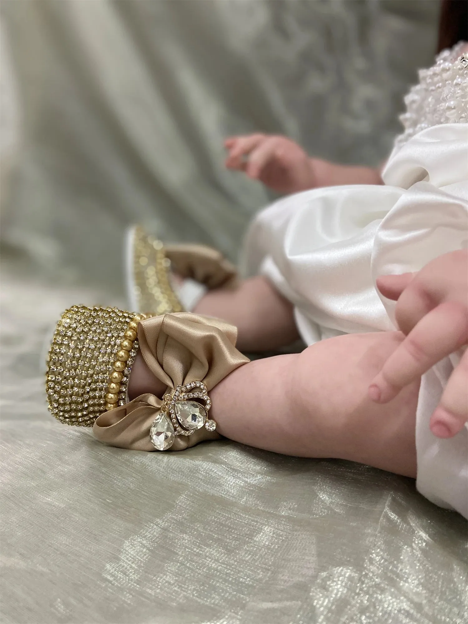 Luxurious Bling Shoes and Headpiece Set - Totally Gold